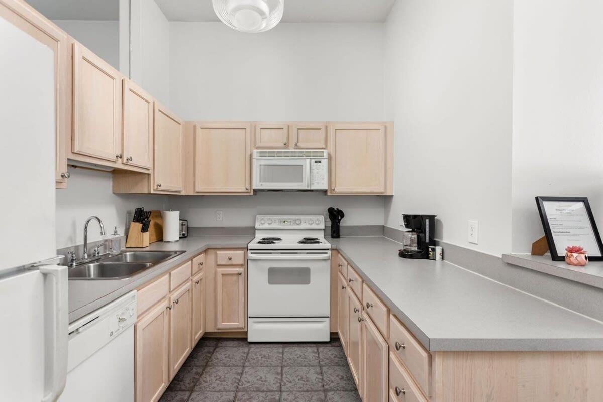 Modern Downtown Apartment 2Br 2Ba By Cozysuites Ινδιανάπολη Εξωτερικό φωτογραφία