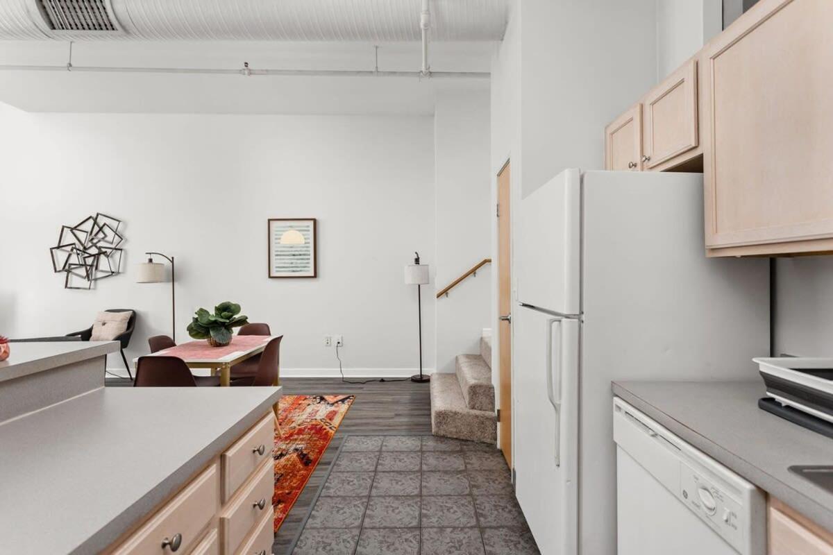 Modern Downtown Apartment 2Br 2Ba By Cozysuites Ινδιανάπολη Εξωτερικό φωτογραφία