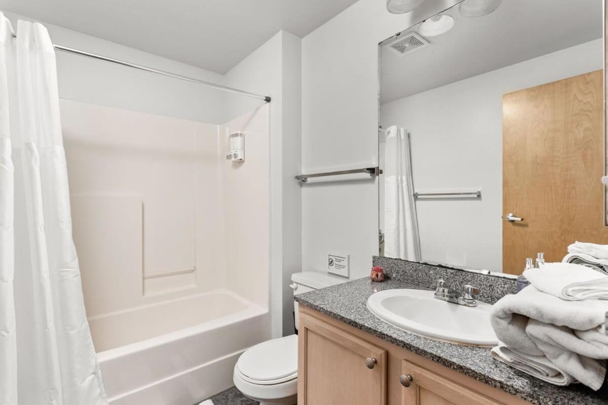 Modern Downtown Apartment 2Br 2Ba By Cozysuites Ινδιανάπολη Εξωτερικό φωτογραφία
