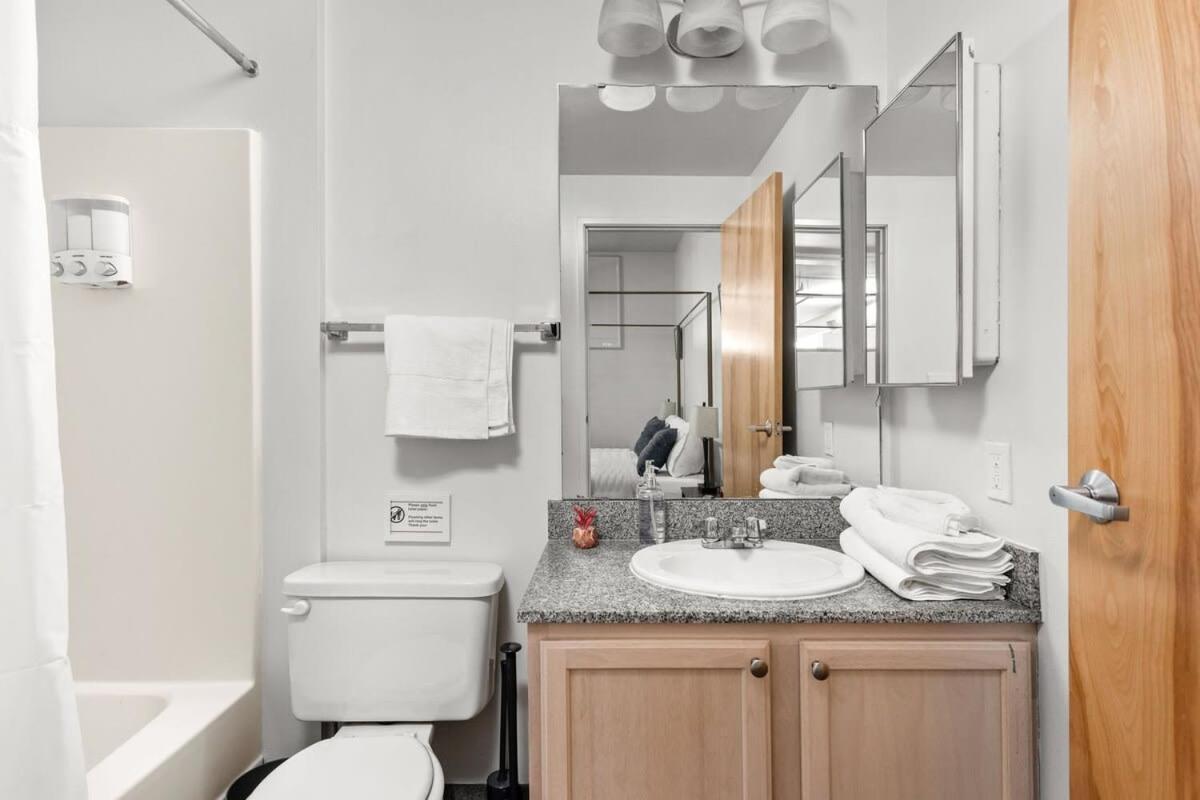 Modern Downtown Apartment 2Br 2Ba By Cozysuites Ινδιανάπολη Εξωτερικό φωτογραφία